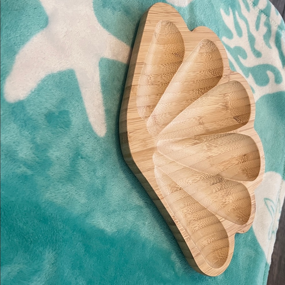 Natural Bamboo Shell-Shaped Basket - Picture 3 of 4